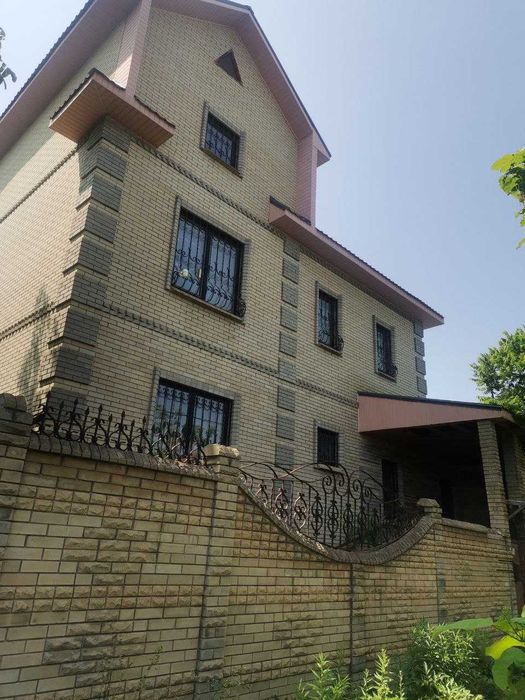 Продам будинок 600 м², 3 єтажи