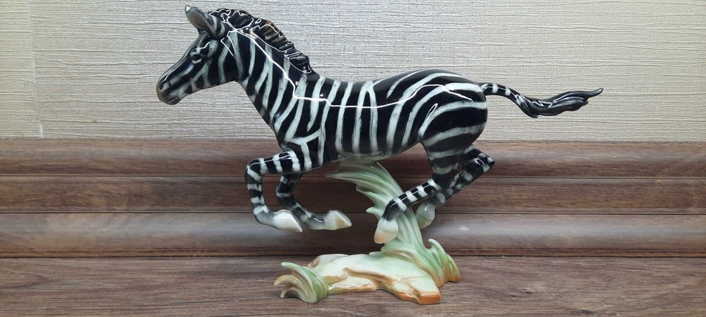 Фарфоровая статуэтка "Зебра" Goebel Германия