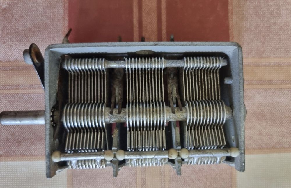 Конденсатори змінної ємності