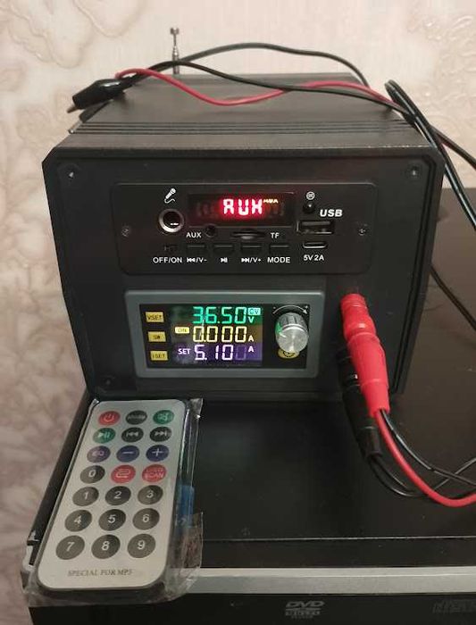 Лабораторний блок живлення (0-36В/0-5.1А)  з вбудованим FM-радіо