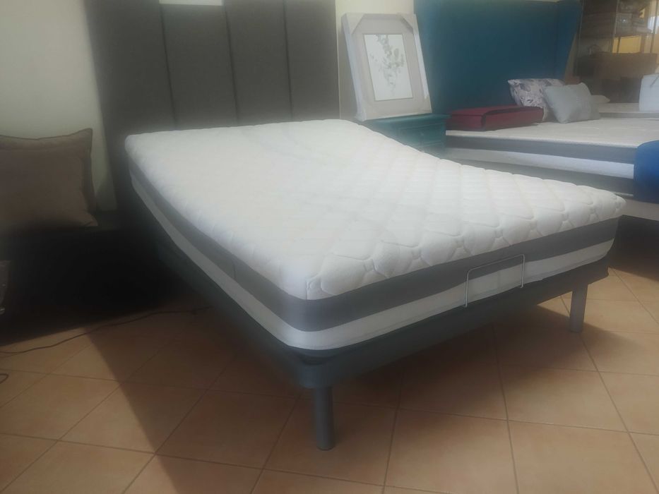 Estrado elevatório eléctrico de metal + colchão articulado