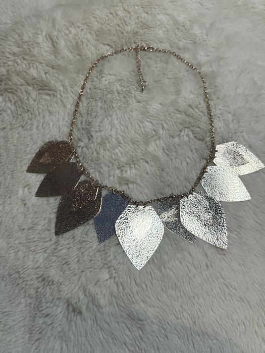 Naszyjnik Oasis ażurowy filigranowy rose gold mankietowy elegancki 28