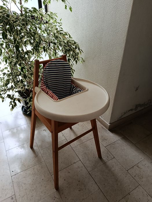 Cadeira de refeição para bebé em madeira