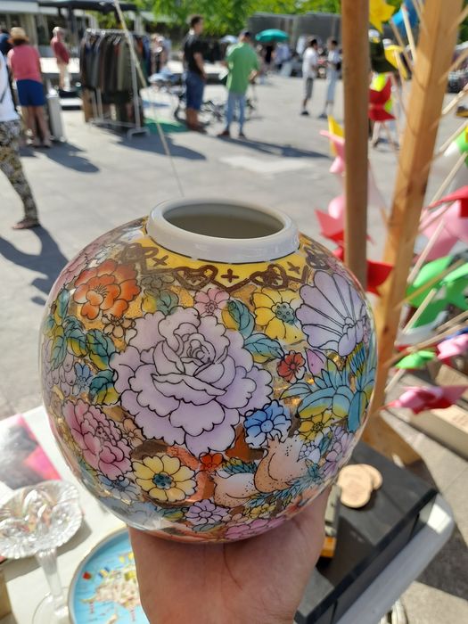 Jarro de porcelana pintado à mão
