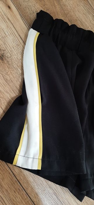 Czarne szorty lampas Stradivarius spodenki S