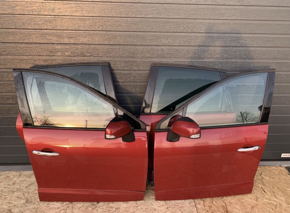 Двері праві ліві Renault Scenic Megane Clio Fluence