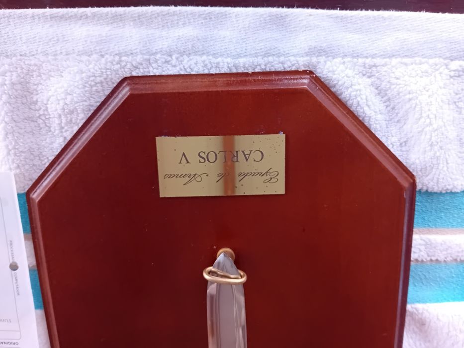 Réplica "OFICIAL" Espada Imperador Carlos V (Toledo) com factura original de 2001. Estado "MINT".