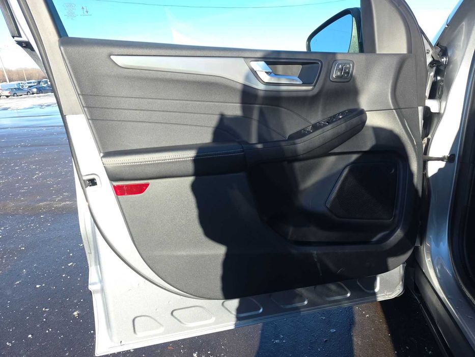 2022 Ford Escape Hybrid Titanium