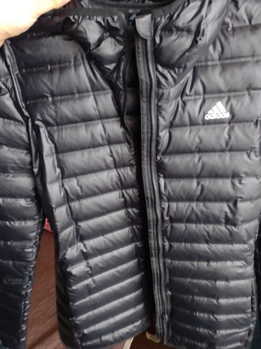 Лёгкая куртка пуховик  мужская Adidas.