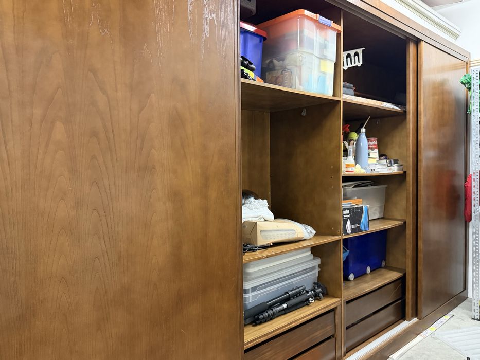 Roupeiro Madeira Maciça excelente estado