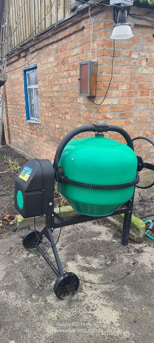 Продам бетонозмішувачь вектор 165л