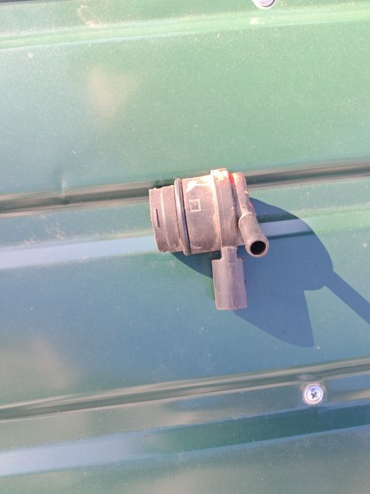 Клапан адсорбера.