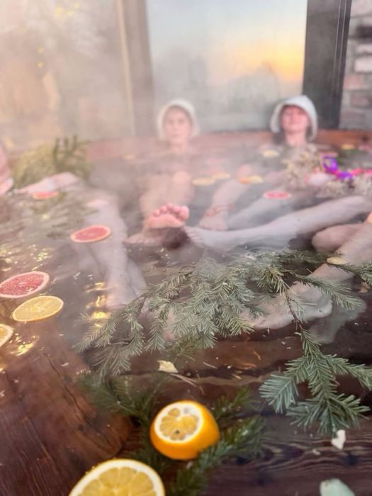 Подобово будинок з чаном та сауною біля озера і лісу Koshara_chalet