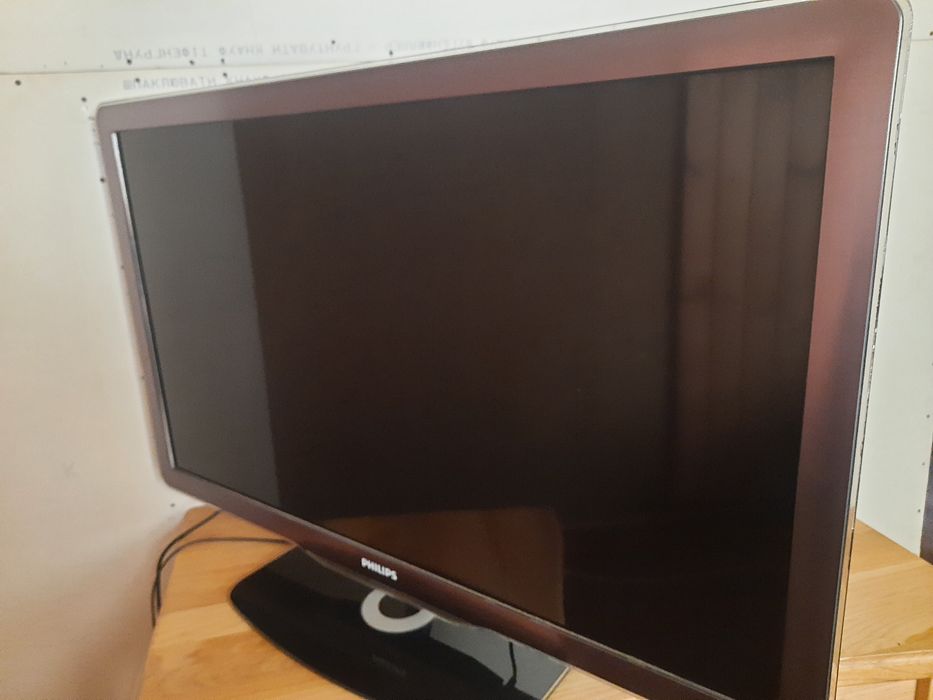 Телевизор PHILIPS 40PFL7605H в отличном полностью рабочем состоянии!