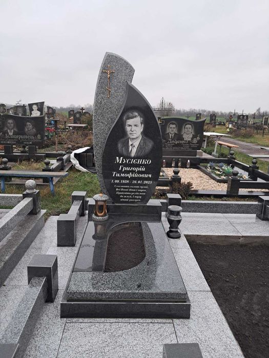 Пам'ятники з граніту .