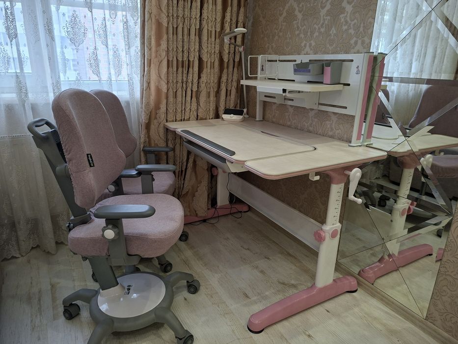 Двоповерхове ліжко замок.