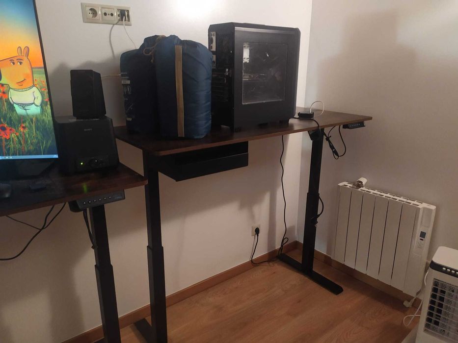 Mesa de Escritório Elevatória — Elétrica, com Tomadas e USB