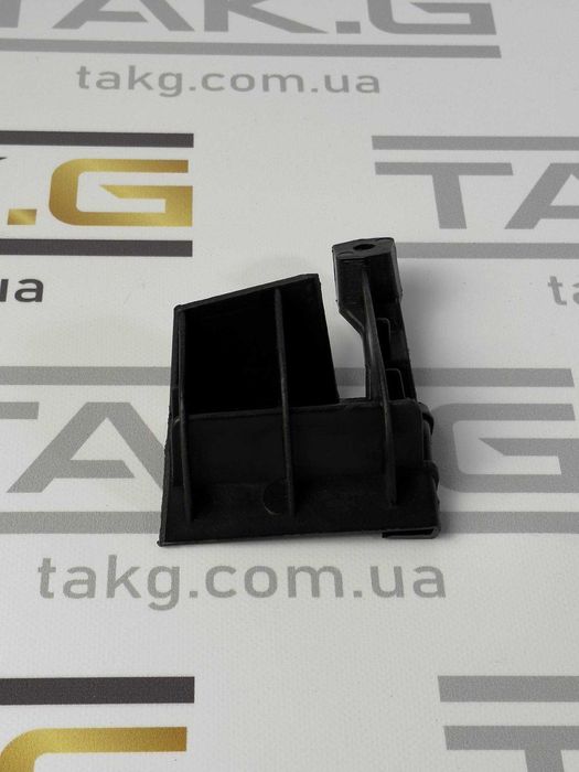 Кронштейни порогів задні Tesla Model Y