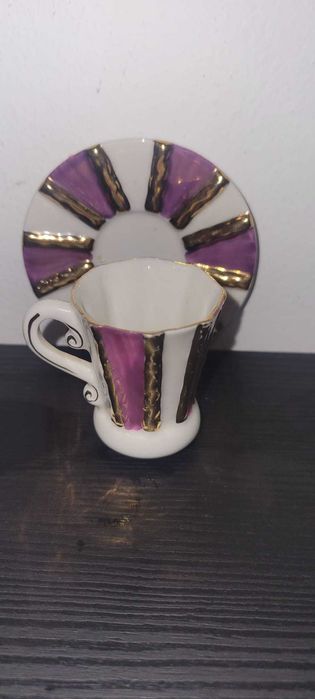 Elegante chávena de café (demitasse) com respetivo pires