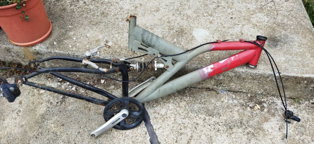 Quadros e peças btt
