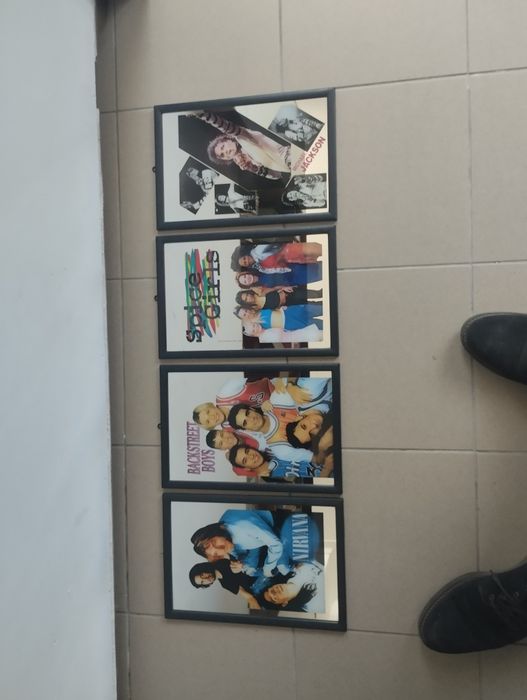 Various mirrored frames of 90s musicians64584714205826121