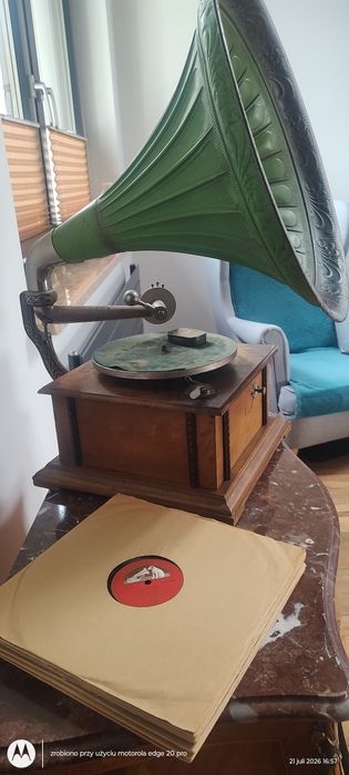 Antyk Stary gramofon z tuba