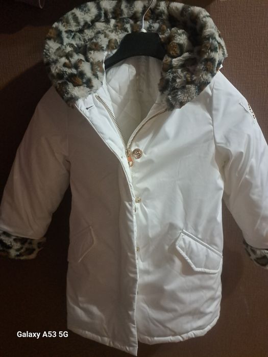 Продам куртку для дівчинки !стан нової