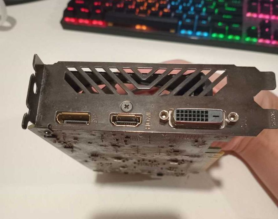 Відеокарта Gigabyte 1050 TI 4GB