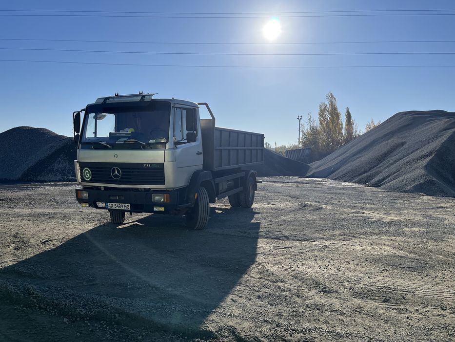 Щебінь, камінь, гранвідсів,пісок.