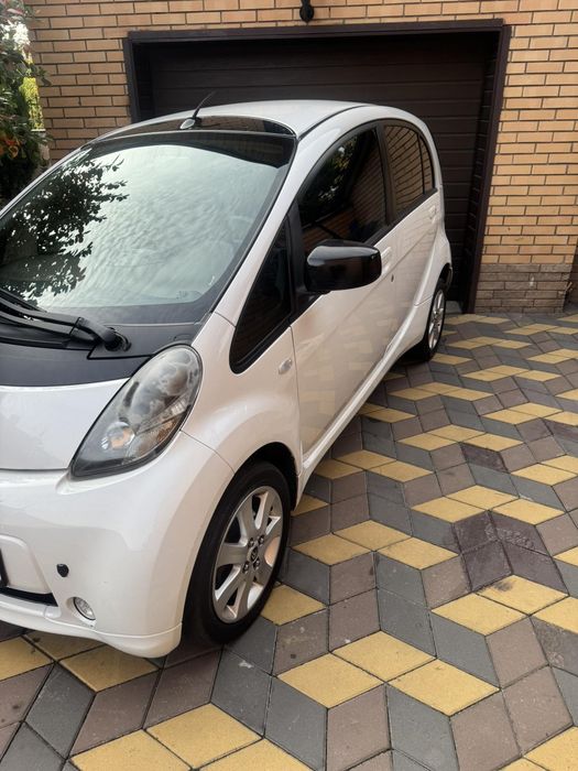 Продам электрический Citroën C-Zero 2013 года. .