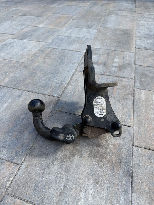 Фаркоп Toyota Brink