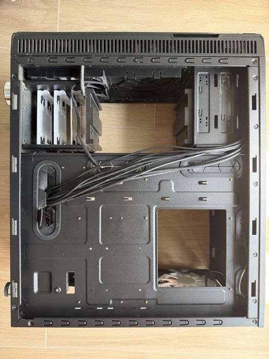 Caixa ATX Fractal R5 Design + leitor/Gravador CD/DVD