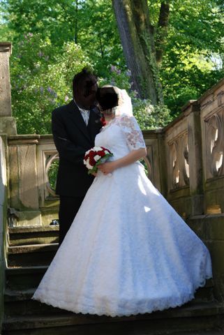 Suknia ślubna z koronki