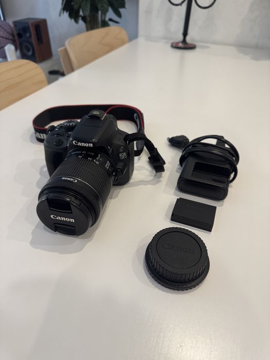 Canon EOS 100D + EF-S 18-55mm 1:3.5-5.6 IS STM