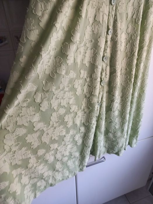Vestudo midi ,verde claro, tecido " lavrado" não  amarrota M/L..Impecável