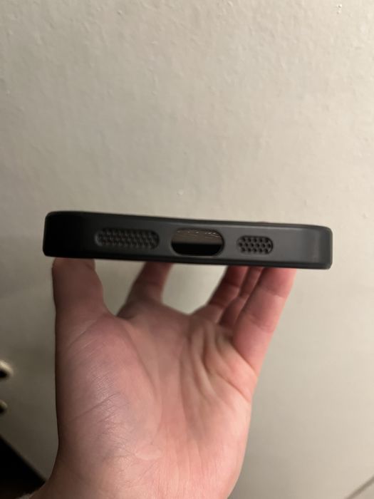 Продам чехол на айфон 13