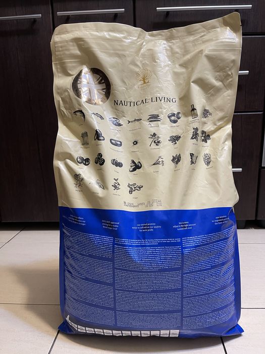 Елітний корм для собак з лососем Essential Foods Nautical Living 10 кг + подарунок