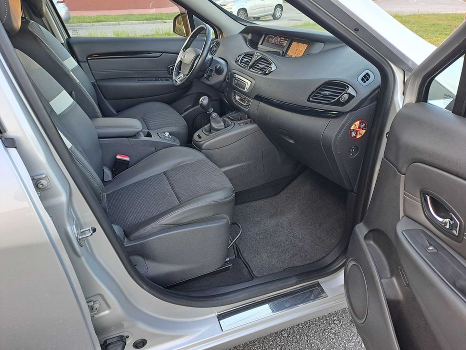 Renault Grand Scénic 7 lugares “Bose Edition” de 2014 com 160.000 km,