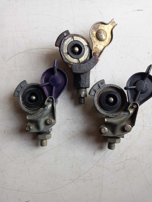 Головка  зєднувальна гальмівної системи  причіпа Камаз