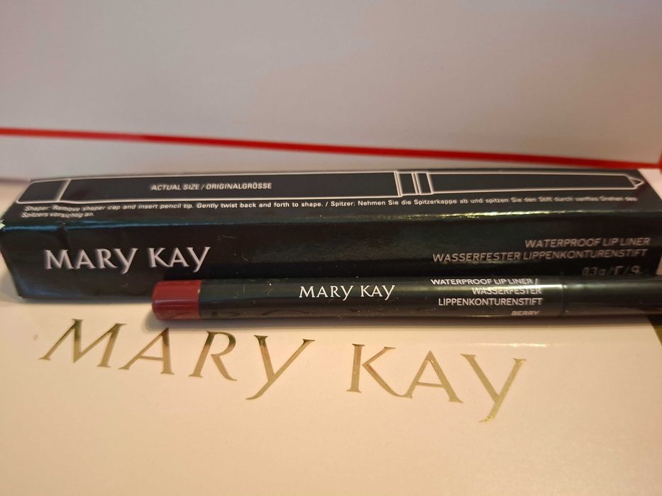 Wodoodporna konturówka do ust. "Berry " Mary Kay