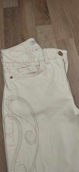 Calca bege da sslsa com bordados