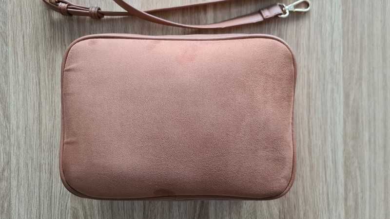 Brązowa mała torebka listonoszka damska Reserved