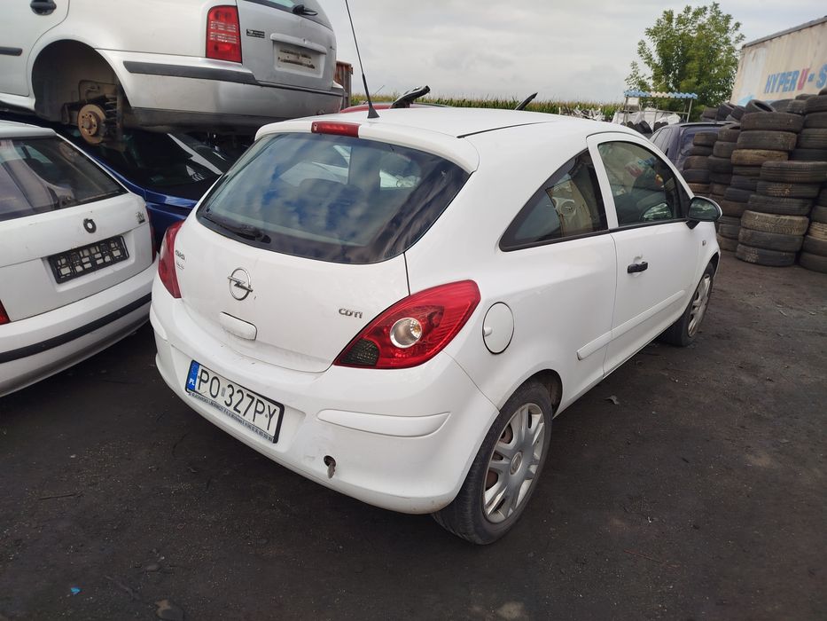 Corsa D Z474 zderzak tył tylny stan dobry wysyłka