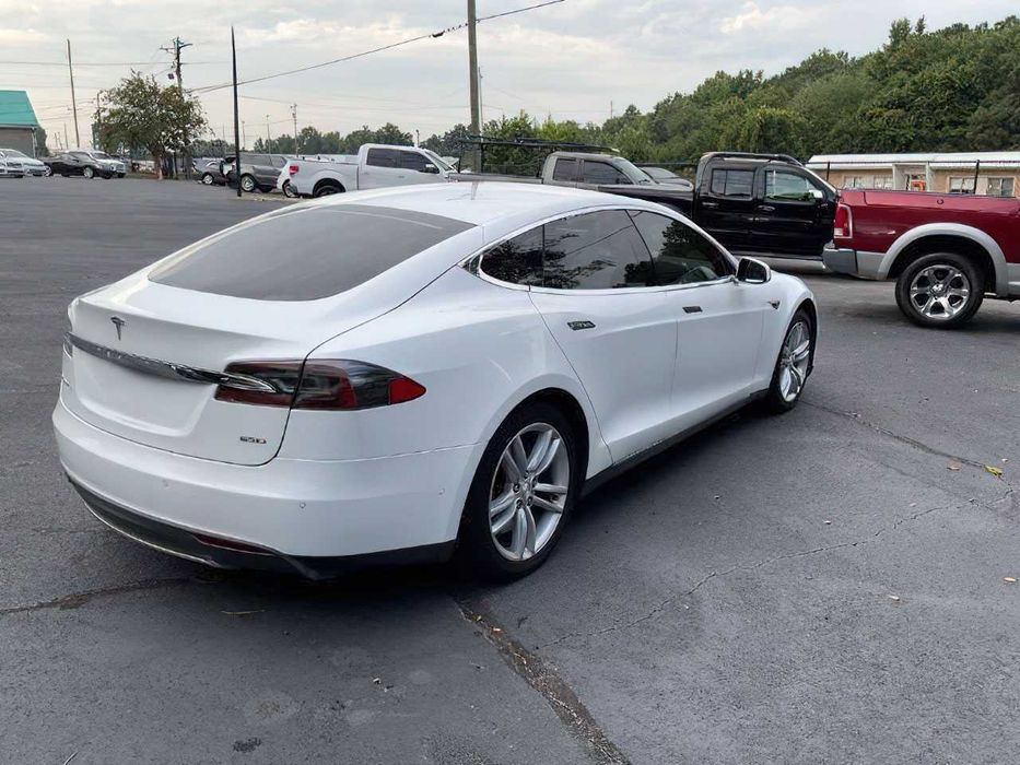 Tesla Model S P85D      2015