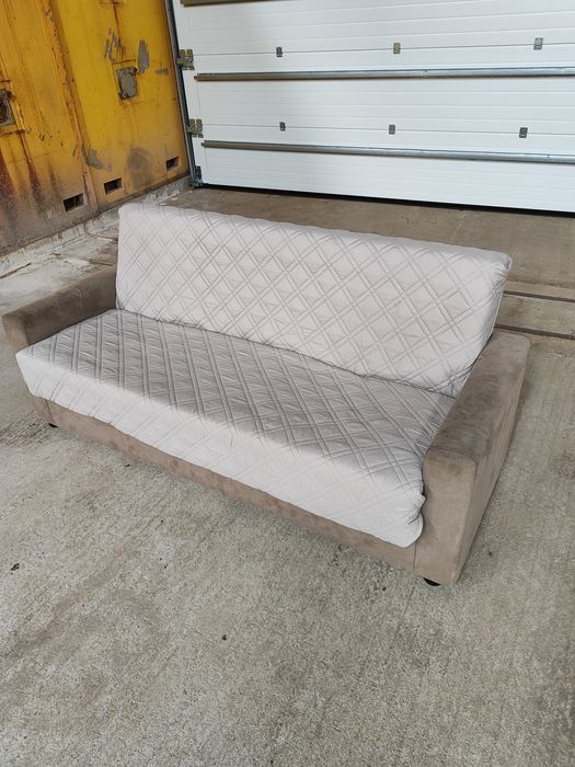 Sofá-cama rebatível com capa acolchoada