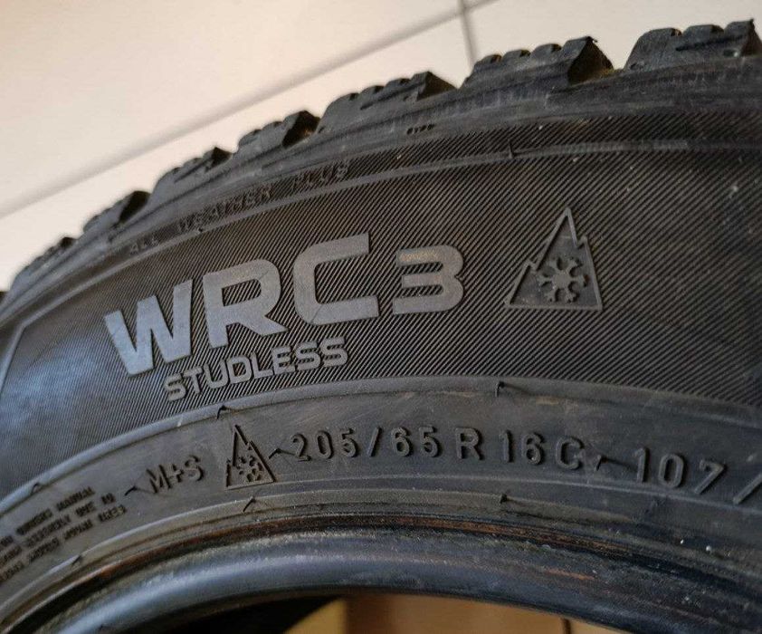 Пара шин б/у 205/65R16C 107/105T Nokian WRC3