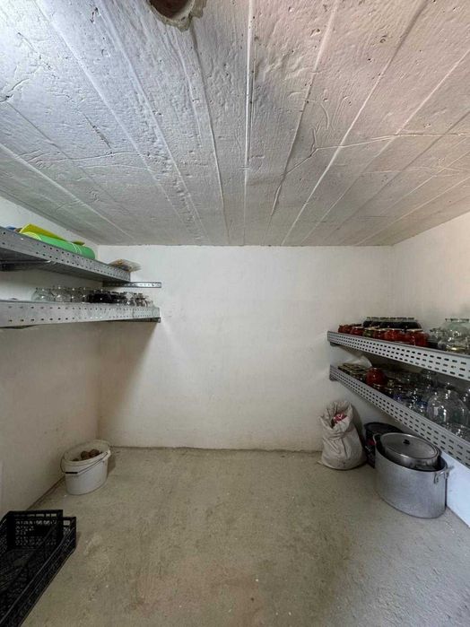 2-х поверховий будинок з ремонтом в с. Нижнів