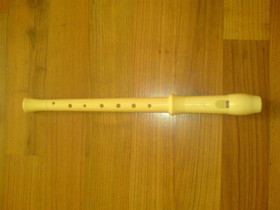 Flet prosty 33 cm kolor kość słoniowa 8 otworów PZPM MUZA