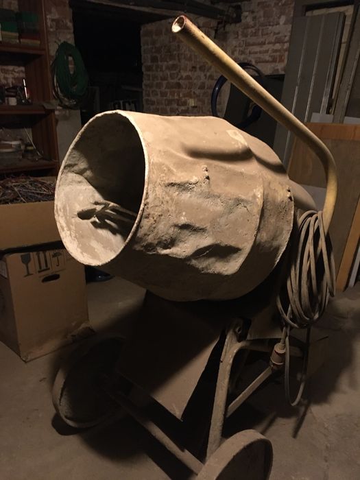 Betoniarka z epoki PRL