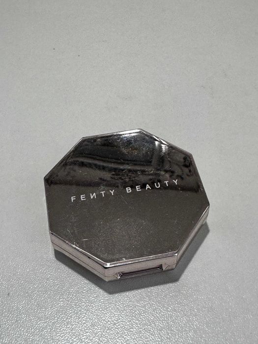 Хайлайтер для тіла та обличчя Fenty Beauty by Rihanna Diamond